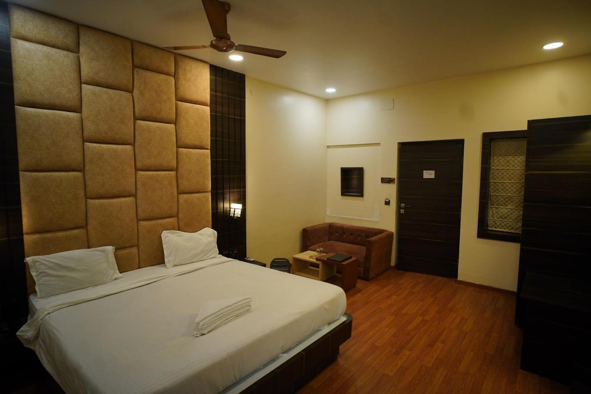 Hotel New Grand Deoghar Kültér fotó