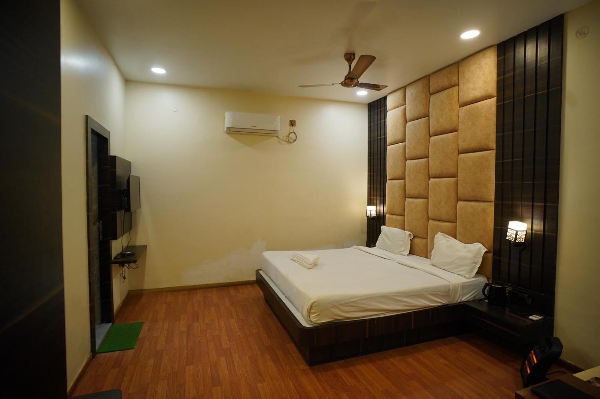 Hotel New Grand Deoghar Kültér fotó