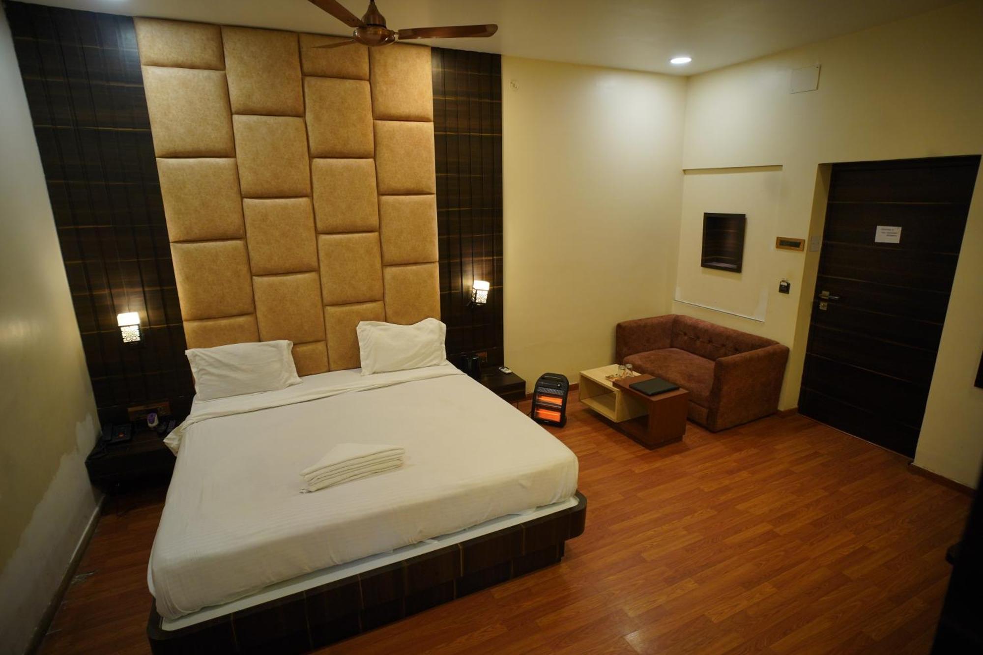 Hotel New Grand Deoghar Kültér fotó