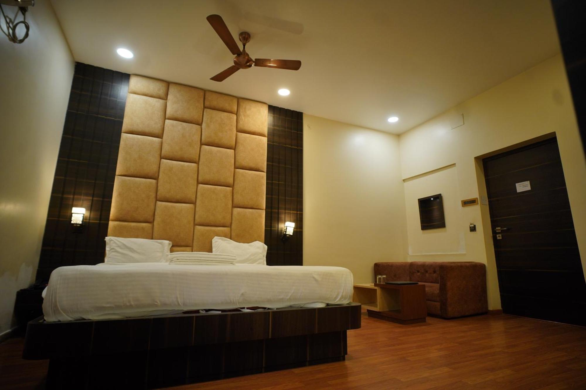 Hotel New Grand Deoghar Kültér fotó