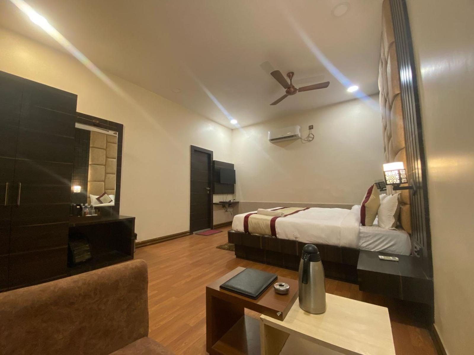 Hotel New Grand Deoghar Kültér fotó