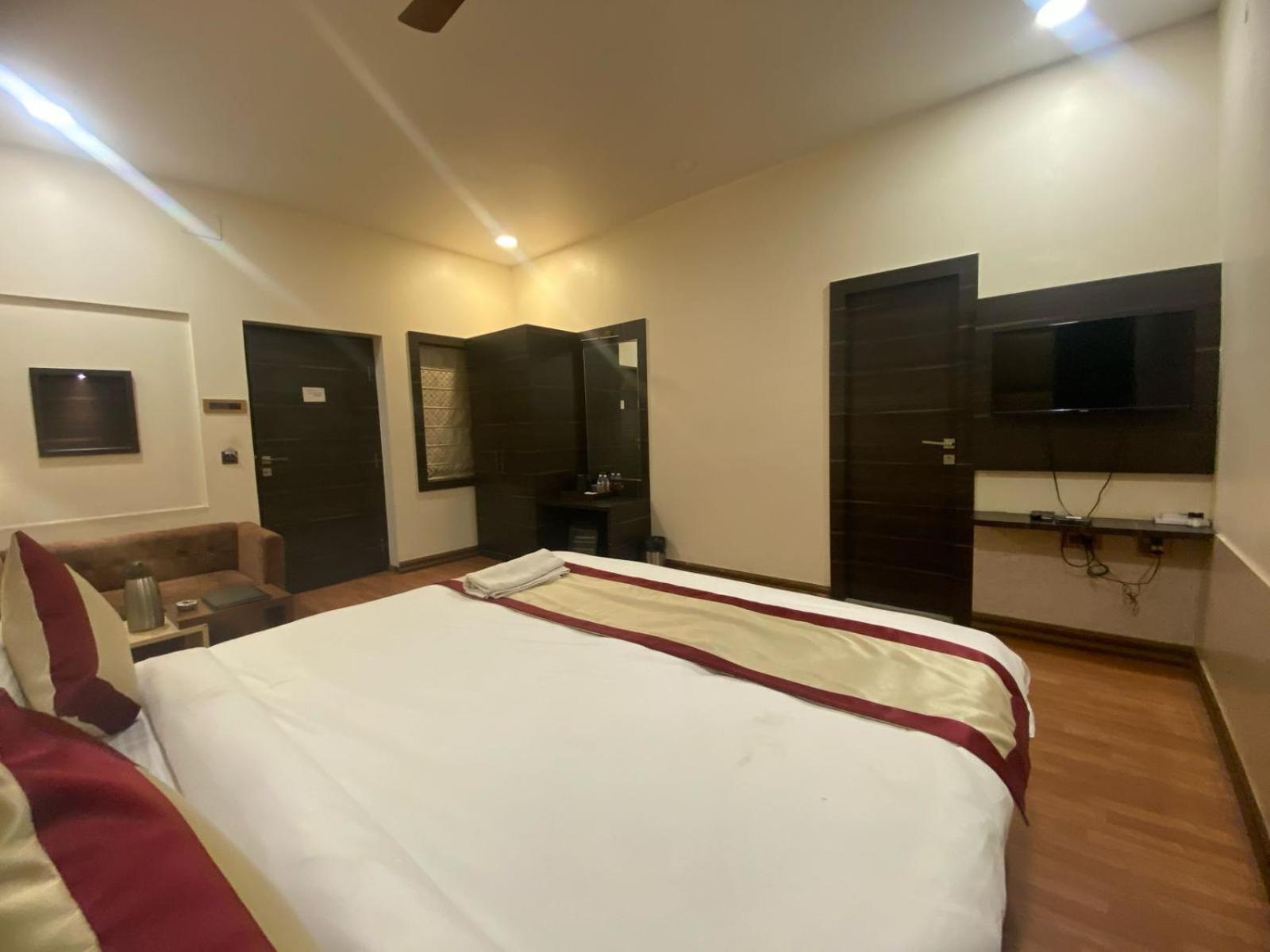 Hotel New Grand Deoghar Kültér fotó